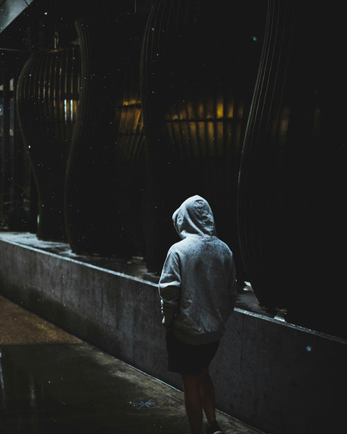 Sweat à capuche personnalisé gris porté