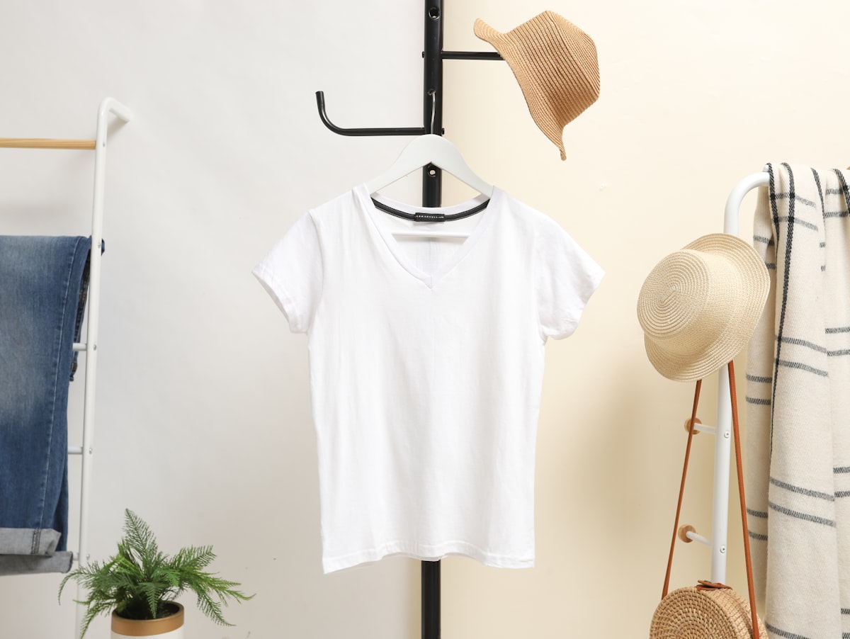 T-shirt personnalisé blanc sur cintre